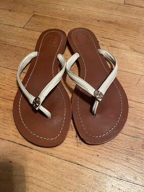 Tory Burch White Leather Thong Sandals with Brown Footbed